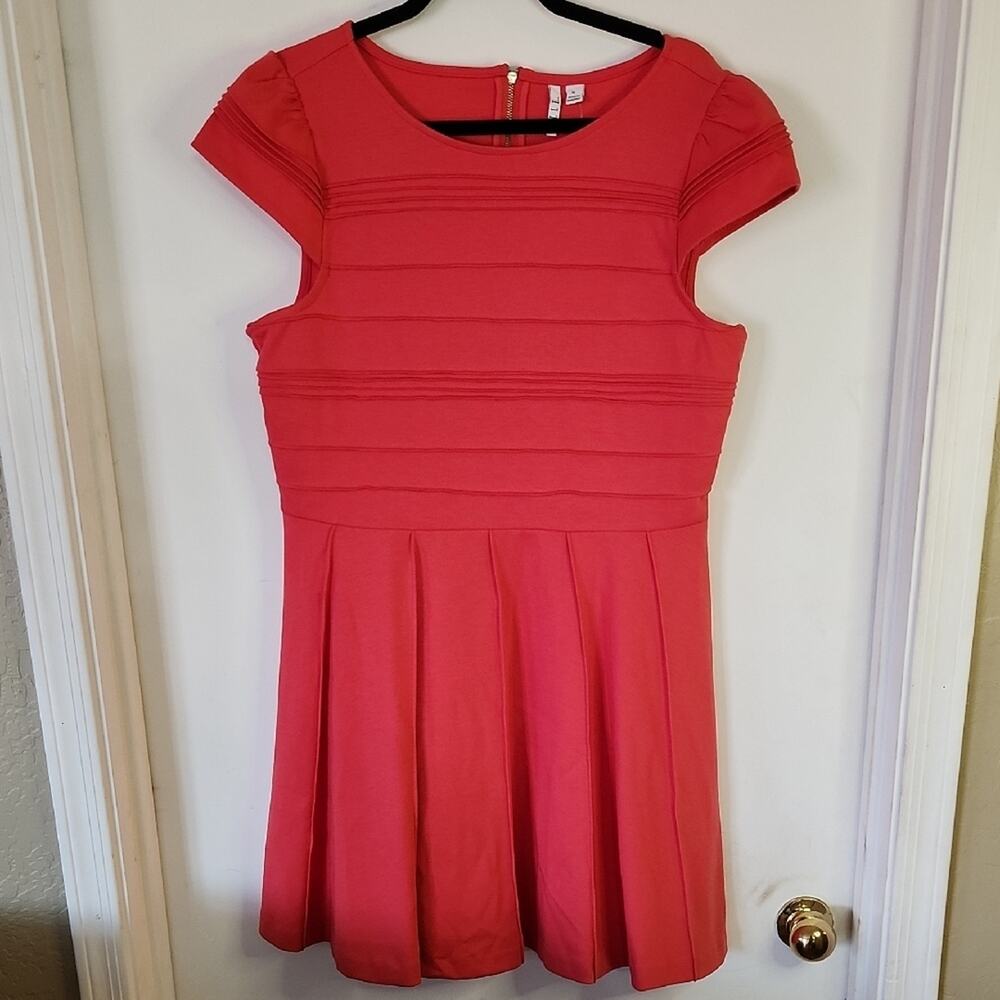 Elle NWT Red/Pink Ribbed Pleated Midi Dress